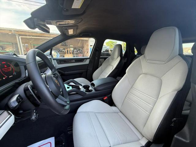 2025 Porsche Cayenne GTS