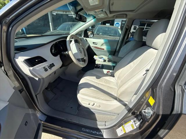 2011 Toyota Sienna XLE V6