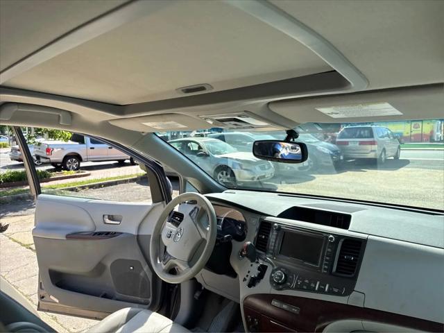 2011 Toyota Sienna XLE V6