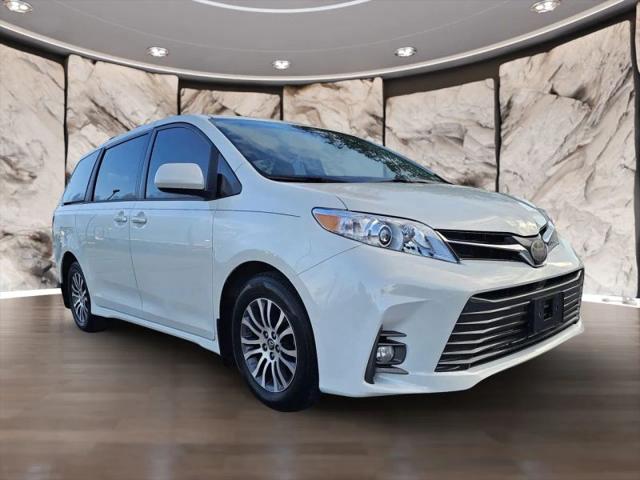 2018 Toyota Sienna XLE Premium 8 Passenger for sale in Houston, TX