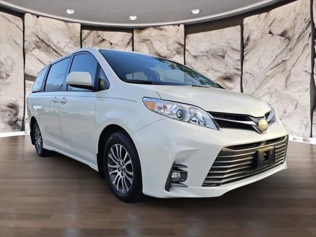 2018 Toyota Sienna XLE Premium 8 Passenger