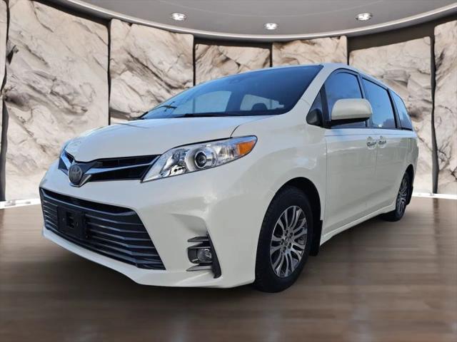 2018 Toyota Sienna XLE Premium 8 Passenger