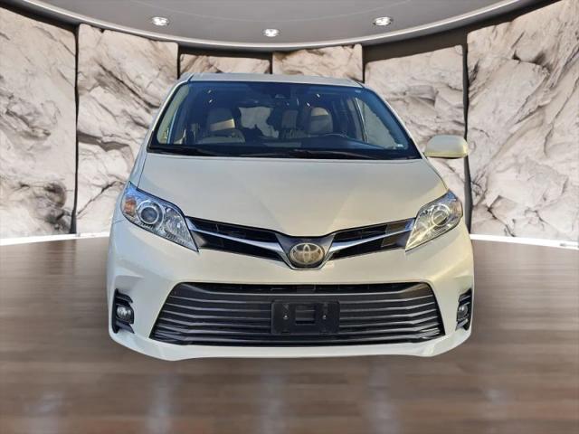 2018 Toyota Sienna XLE Premium 8 Passenger