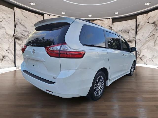 2018 Toyota Sienna XLE Premium 8 Passenger