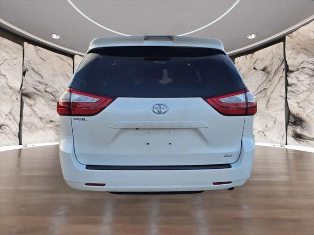 2018 Toyota Sienna XLE Premium 8 Passenger