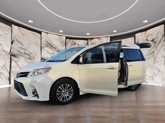 2018 Toyota Sienna XLE Premium 8 Passenger
