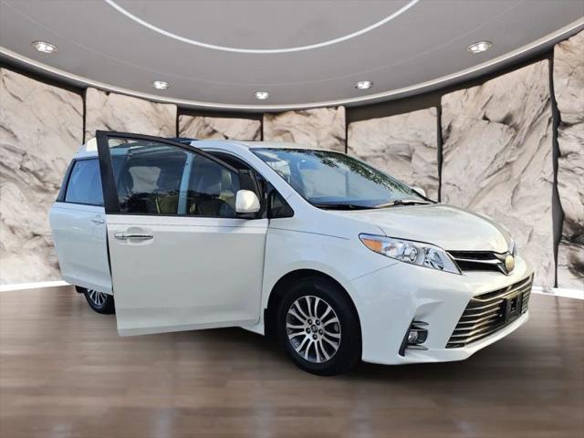 2018 Toyota Sienna XLE Premium 8 Passenger