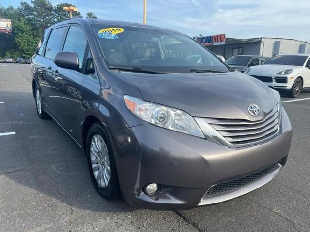 2015 Toyota Sienna XLE 8 Passenger