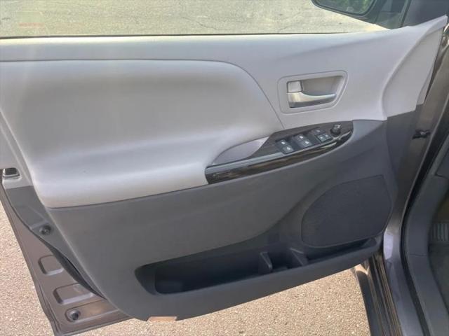 2015 Toyota Sienna XLE 8 Passenger