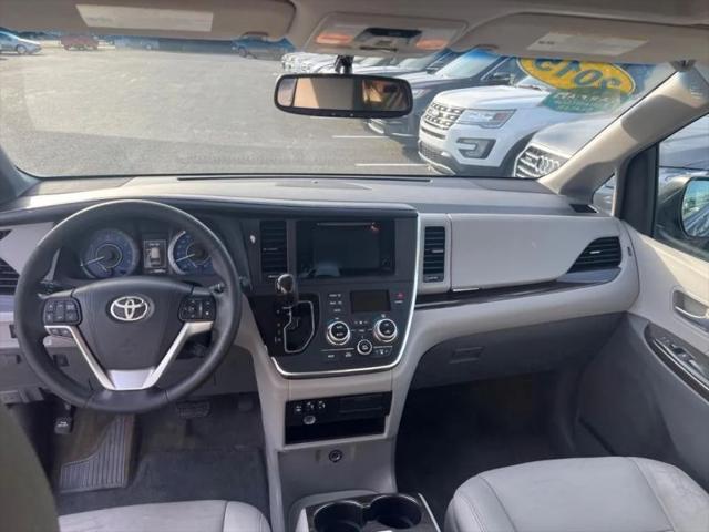 2015 Toyota Sienna XLE 8 Passenger