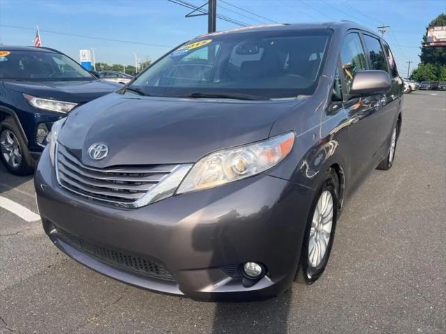 2015 Toyota Sienna XLE 8 Passenger
