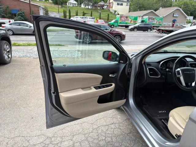 2014 Chrysler 200 Limited