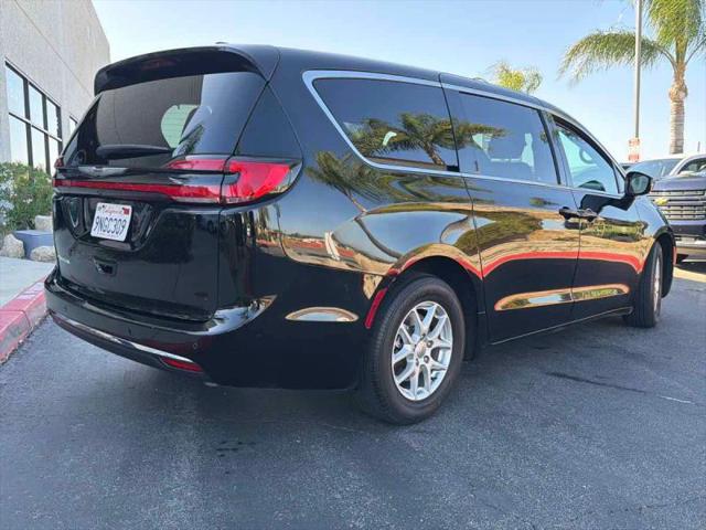 2024 Chrysler Pacifica Touring