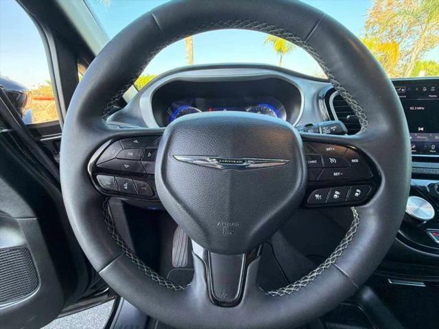 2024 Chrysler Pacifica Touring
