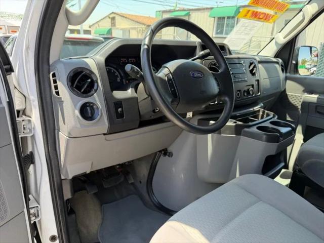 2011 Ford E-350 Super Duty XLT