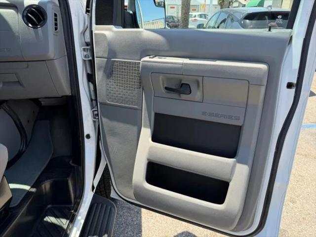 2011 Ford E-350 Super Duty XLT