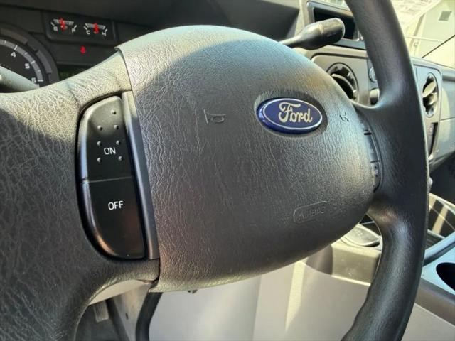 2011 Ford E-350 Super Duty XLT