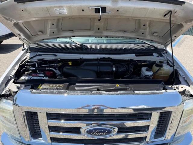 2011 Ford E-350 Super Duty XLT