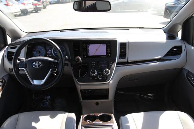 2020 Toyota Sienna XLE