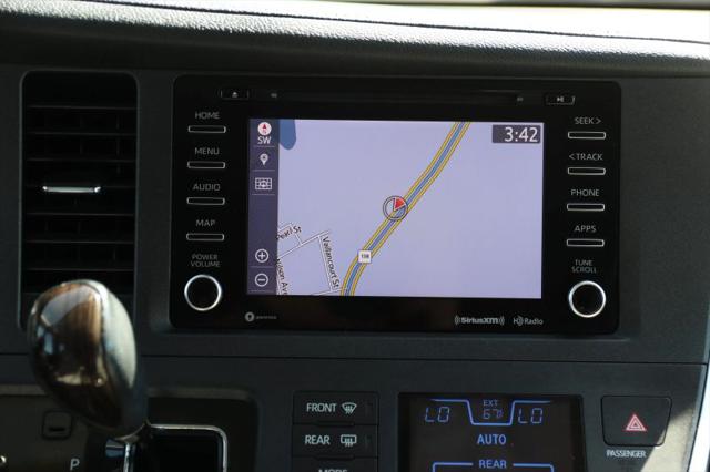 2020 Toyota Sienna XLE