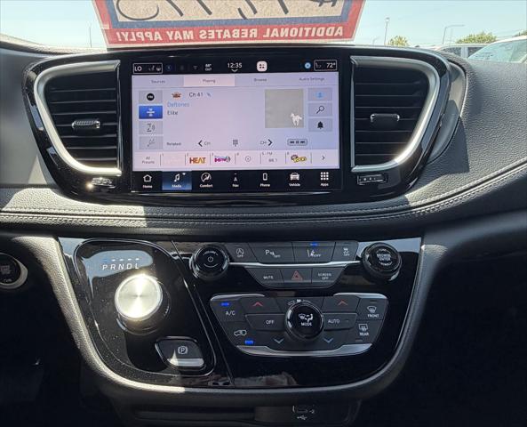 2027 Chrysler Pacifica Select