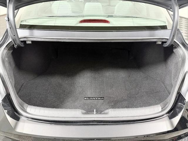 2022 Hyundai Elantra SE