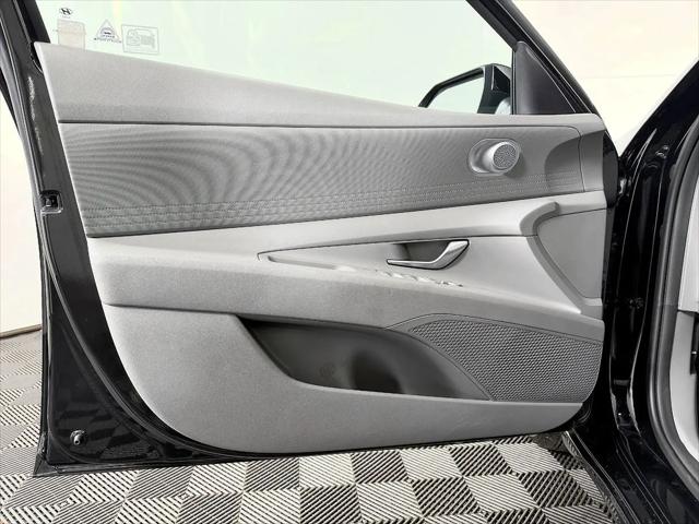 2022 Hyundai Elantra SE