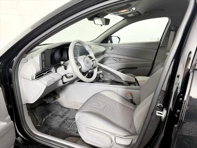 2022 Hyundai Elantra SE