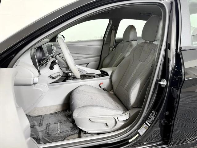 2022 Hyundai Elantra SE