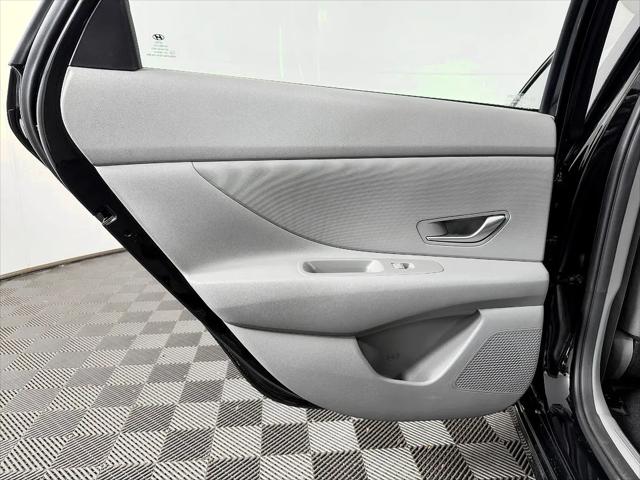 2022 Hyundai Elantra SE
