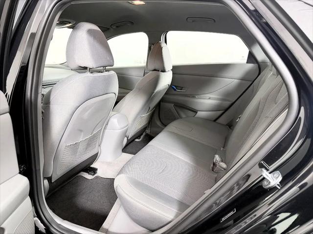 2022 Hyundai Elantra SE