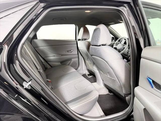 2022 Hyundai Elantra SE