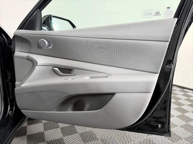 2022 Hyundai Elantra SE