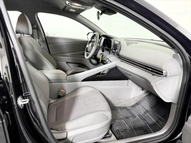 2022 Hyundai Elantra SE