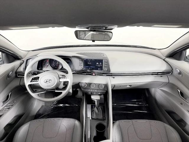 2022 Hyundai Elantra SE