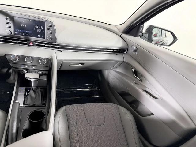 2022 Hyundai Elantra SE