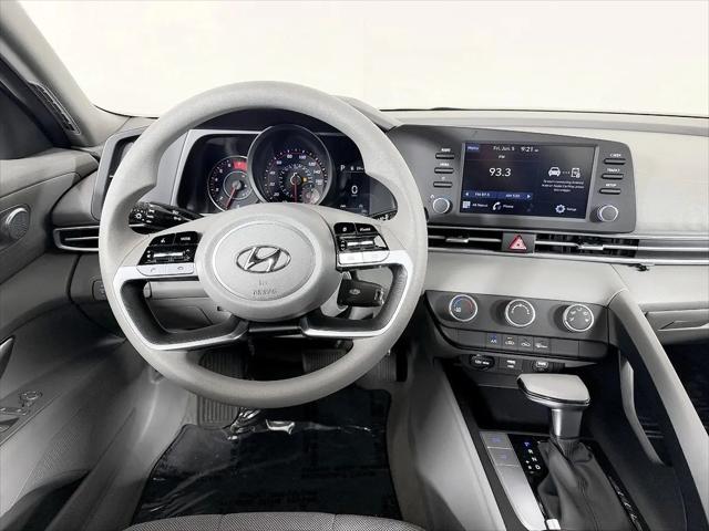 2022 Hyundai Elantra SE