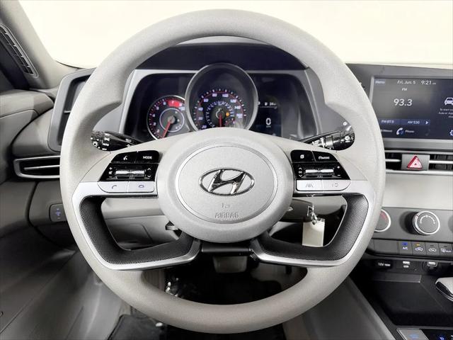 2022 Hyundai Elantra SE