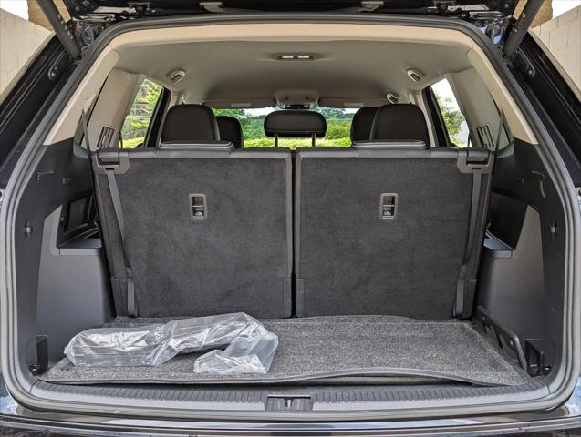 2025 Volkswagen Atlas 2.0T SE w/Technology