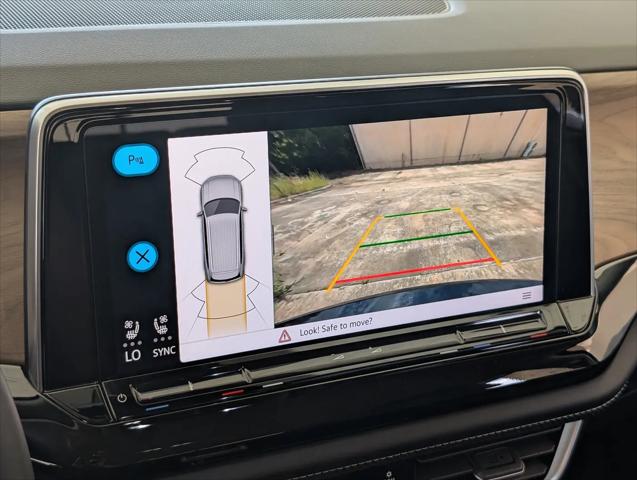 2025 Volkswagen Atlas 2.0T SE w/Technology