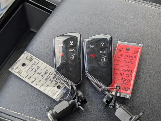 2025 Volkswagen Atlas 2.0T SE w/Technology