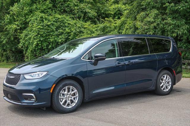 2023 Chrysler Pacifica Touring L for sale in Elkton, MD