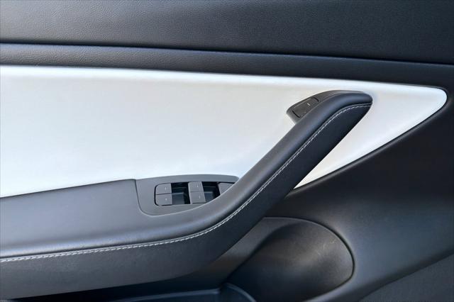 2020 Tesla Model 3 Standard Range Rear-Wheel Drive