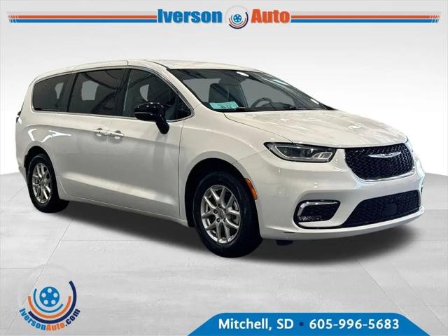 2025 Chrysler Pacifica Select for sale in Mitchell, SD