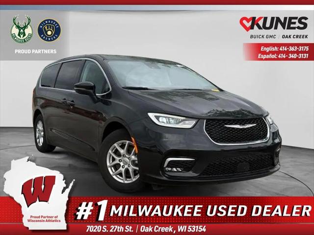 2023 Chrysler Pacifica Touring L for sale in Oak Creek, WI
