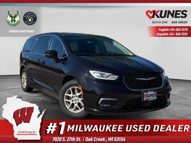 2023 Chrysler Pacifica Touring L for sale in Oak Creek, WI