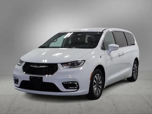 2022 Chrysler Pacifica Hybrid Touring L for sale in Farmington Hills, MI