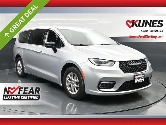 2024 Chrysler Pacifica Touring L for sale in Sterling, IL