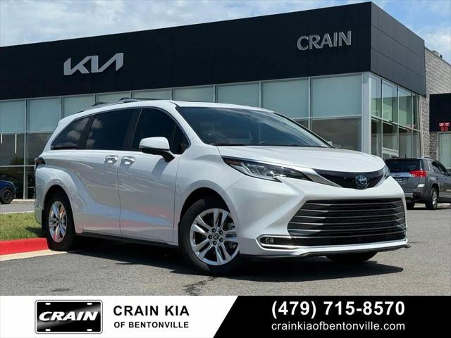2023 Toyota Sienna Limited for sale in Bentonville, AR