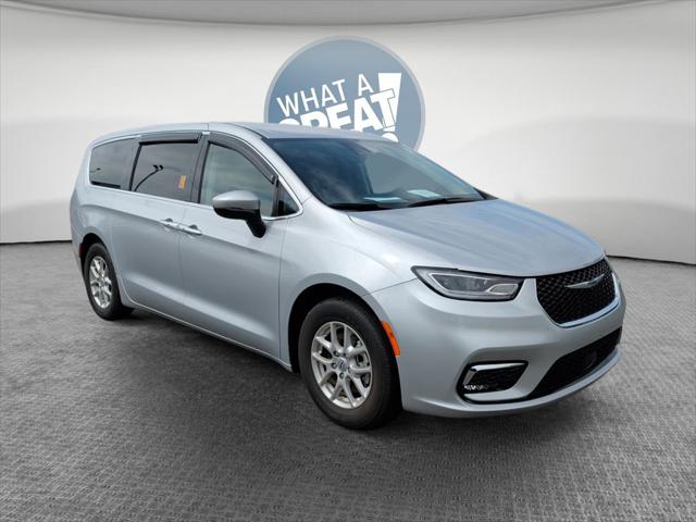 2023 Chrysler Pacifica Touring L for sale in Austintown, OH